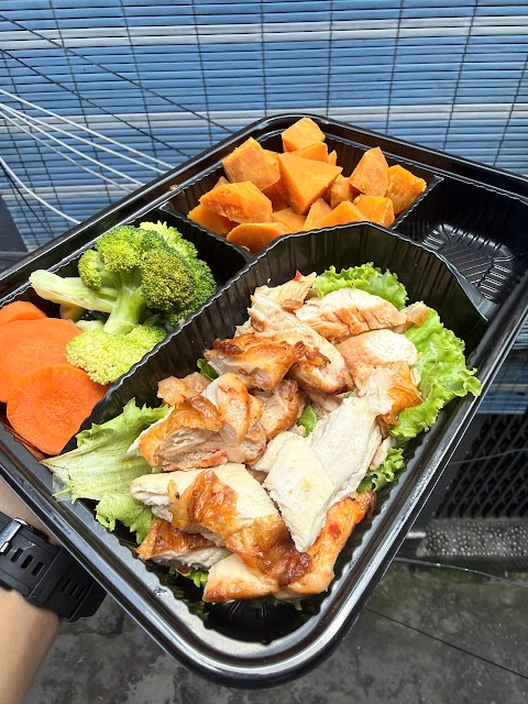 Cơm ức gà áp chảo rau củ – cơm Eat Clean