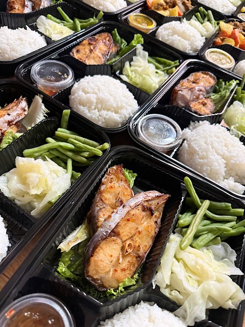 Cơm cá ba sa chiên sả + rau muống luộc